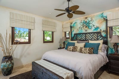 Luxury Villa Photo #34