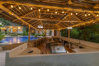 Luxury Villa Photo #9