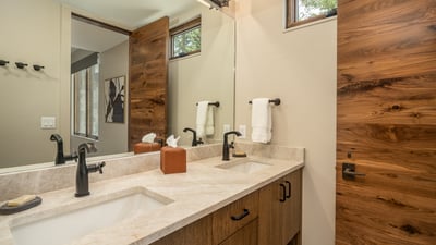Family suite ensuite