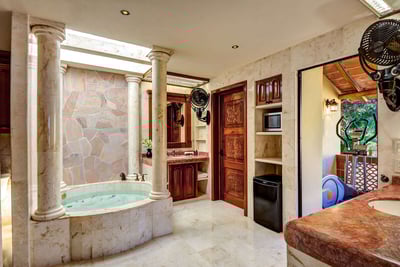 Luxury Villa Photo #26