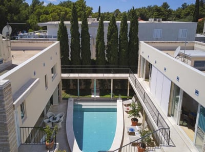 Luxury Villa Photo #3