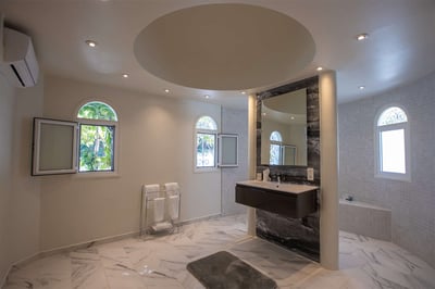 Luxury Villa Photo #21