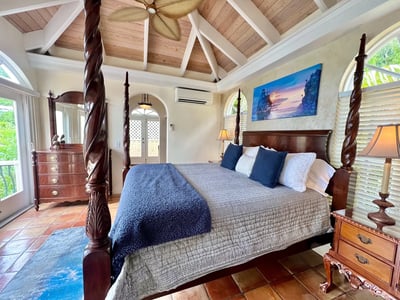 Luxury Villa Photo #38