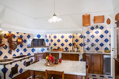 Luxury Villa Photo #18