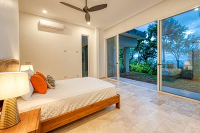 Luxury Villa Photo #16