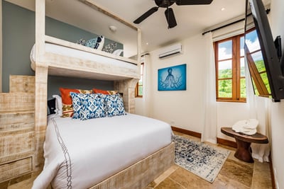 Luxury Villa Photo #15