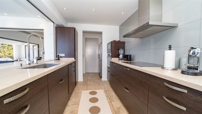 Dining Area & Kitchen
