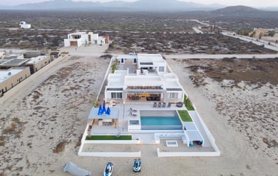 Luxury Villa Photo #3