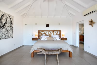 Luxury Villa Photo #17