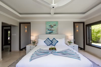 Luxury Villa Photo #34