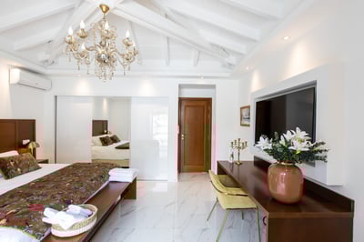 Luxury Villa Photo #39