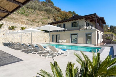 Luxury Villa Photo #2