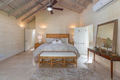 Luxury Villa Photo #26