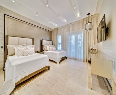 Luxury Villa Photo #32