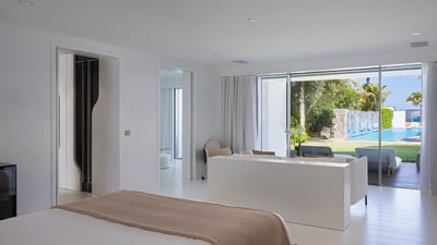 Luxury Villa Photo #43