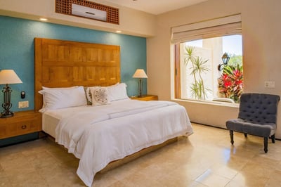 Luxury Villa Photo #37