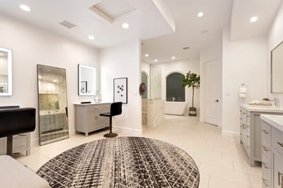 Main Stage en suite with incredible space to prepare for a big night out