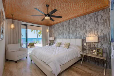Luxury Villa Photo #30