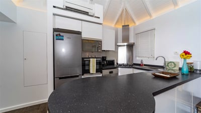 Kitchen & Dining Area