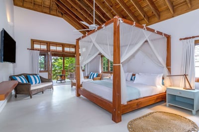 Luxury Villa Photo #6