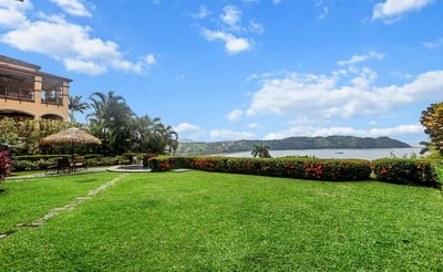 Luxury Villa Photo #35