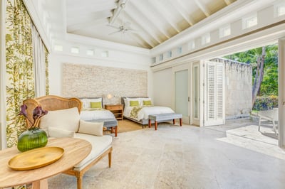 Luxury Villa Photo #26