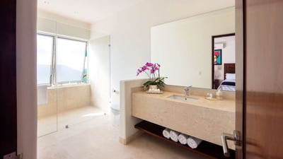 Luxury Villa Photo #37