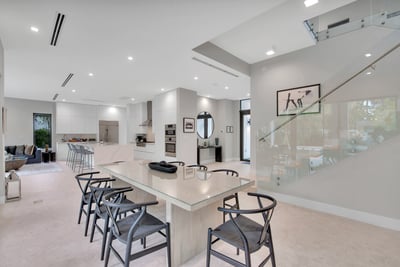 Luxury Villa Photo #18