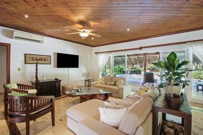 Luxury Villa Photo #13