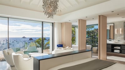 Bedroom 1: The villa’s largest accommodation is located on the top floor and features a privat