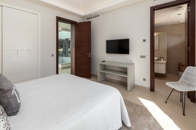 Luxury Villa Photo #30