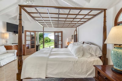 Luxury Villa Photo #18