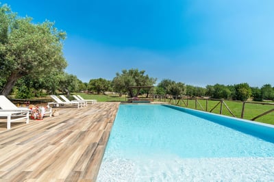 Luxury Villa Photo #5