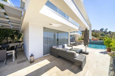 Luxury Villa Photo #7