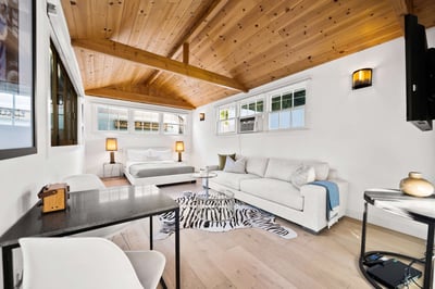 Luxury Villa Photo #40