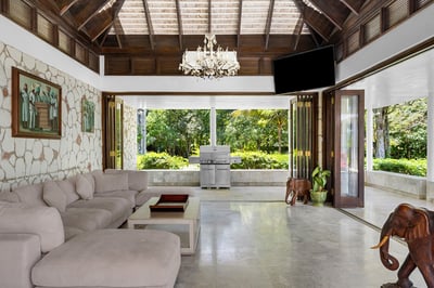 Luxury Villa Photo #17