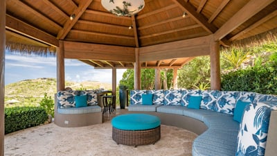 Luxury Villa Photo #6