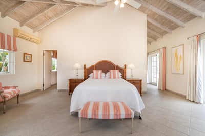 Luxury Villa Photo #17