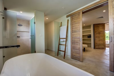 Luxury Villa Photo #23