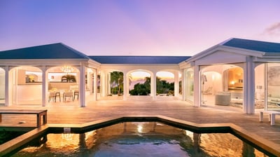 By Night: Modern and chic outdoor lightings.