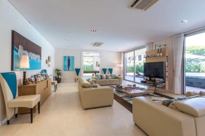 Luxury Villa Photo #14