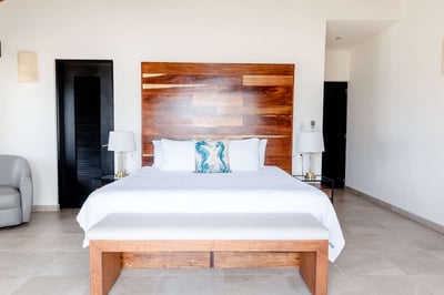 Luxury Villa Photo #23