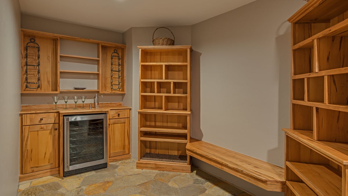 Alpenglow Peaks Lodge