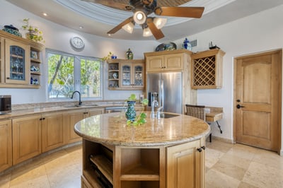 Luxury Villa Photo #30