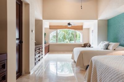 Luxury Villa Photo #56