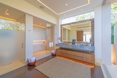 Luxury Villa Photo #25