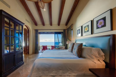 Luxury Villa Photo #29