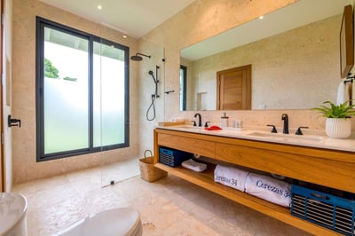 Luxury Villa Photo #26