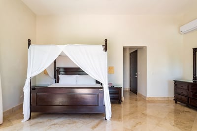 Luxury Villa Photo #27