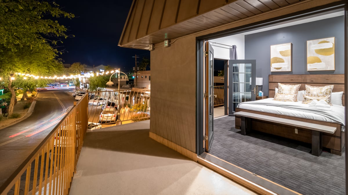 Image of Wrap Around Patio Attached to Luxury Vacation Rental in Scottsdale. - Image 16